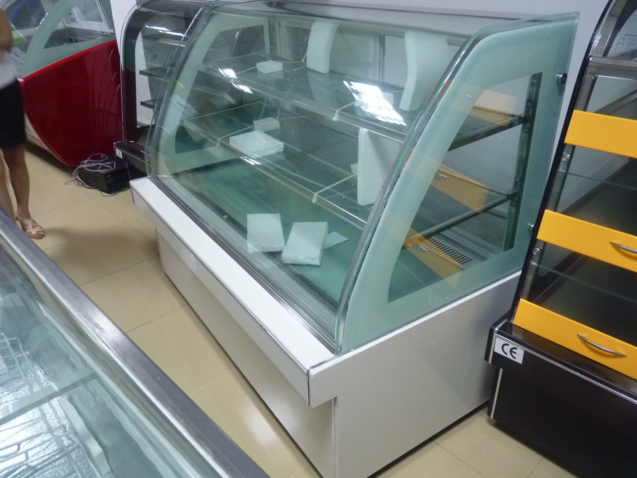 Tủ lạnh công suất lớn Hiển thị tủ đông với kính hình dạng cong