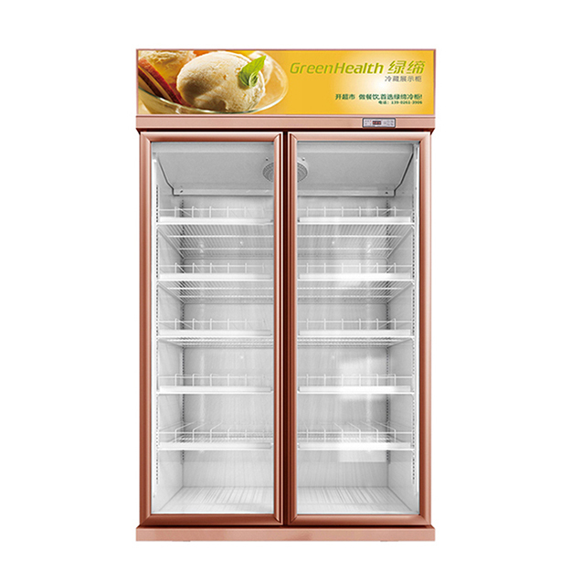 Siêu thị với tủ đông trưng bày đồ uống và đồ uống có cửa kính đôi