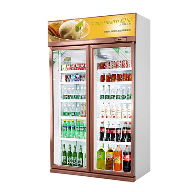 Siêu thị với tủ đông trưng bày đồ uống và đồ uống có cửa kính đôi